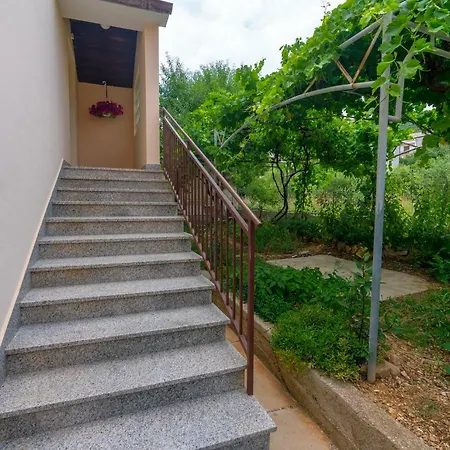 Apartment 689 Banjol