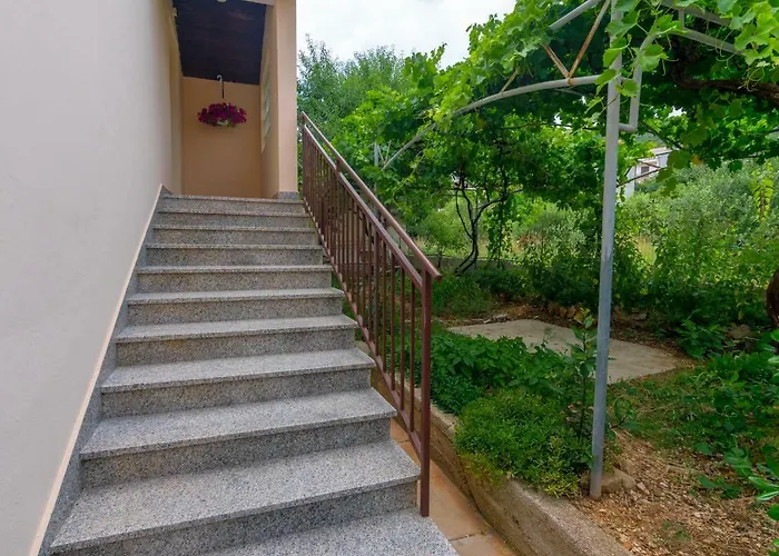 Apartment 689 Banjol