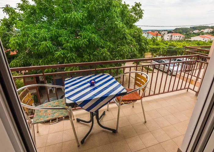 689 Apartment Banjol