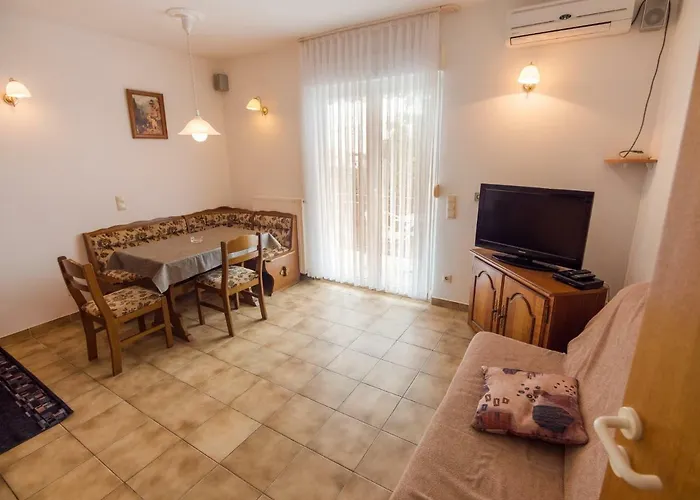 689 アパート Banjol